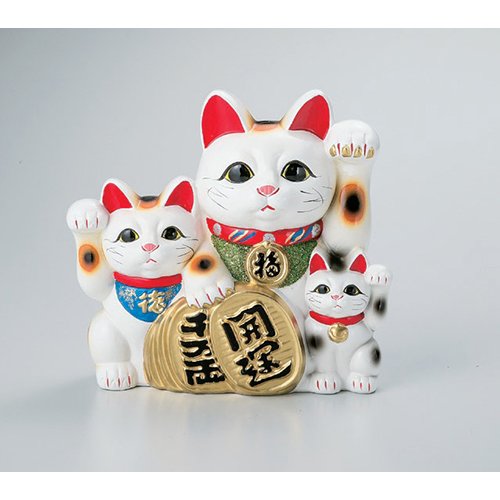 Amazon.co.jp: 招き猫 白三匹猫6号 [19cm] 常滑焼 ※参考の写真は8号に